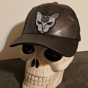 🐱...  Cap 'cat'...  🐱